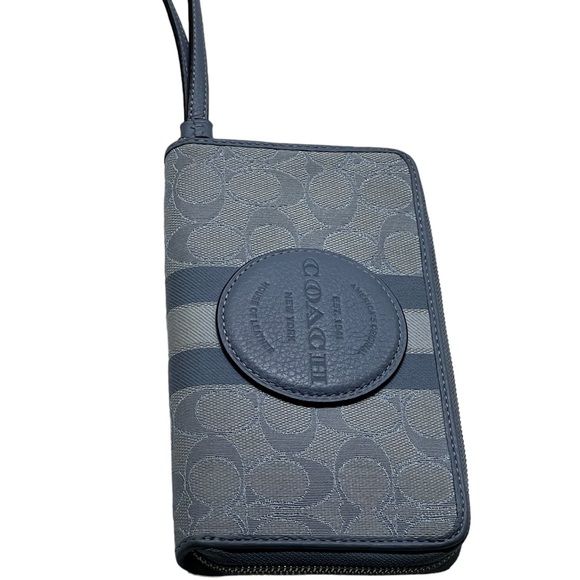 Coach Dempsey Large Phone Wallet In Signature Jacquard With Stripe & Patch - EUC - Picture 1 of 12